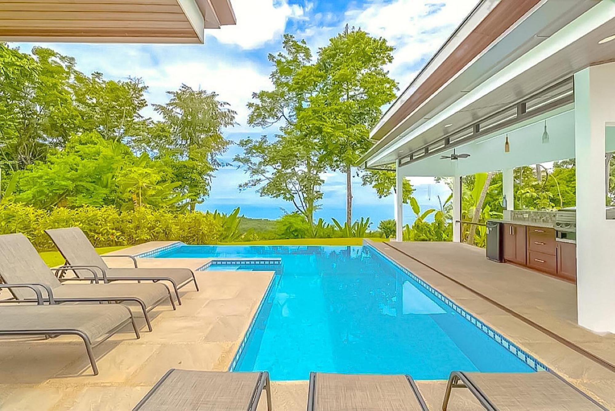 Breathtaking Ocean View On Mountain In The Jungle *